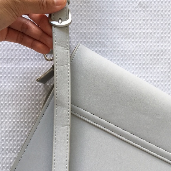 Pixie Mood Zoe Vegan Leather Crossbody Bag - Picture 14 of 17